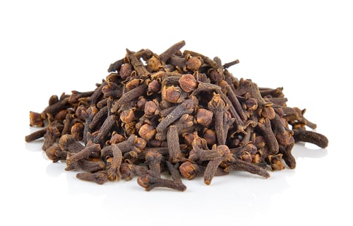 Preview: Spice cloves on white background