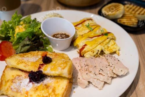 Preview: All day breakfast with French toast and chicken fillet
