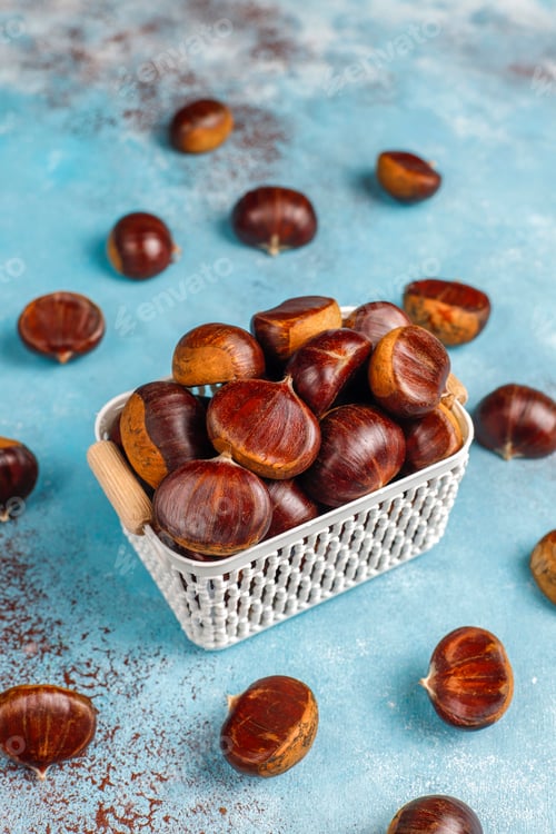 Preview: Fresh organic chestnuts.
