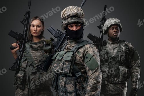 Preview: Team of proud soldiers with rifles against grey background