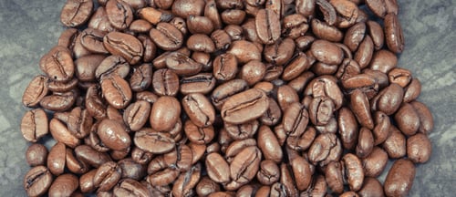 Preview: Heap of roasted coffee grains. Structure concrete
