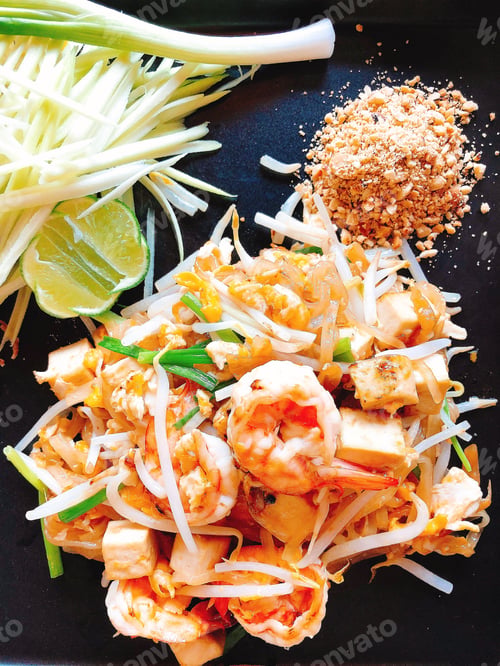 Pad Thai Noodles with Shrimp, Tofu, and Lime