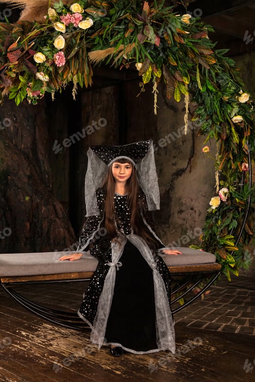 Preview: Art portrait of oriental little girl Princess Queen in fabulous costume