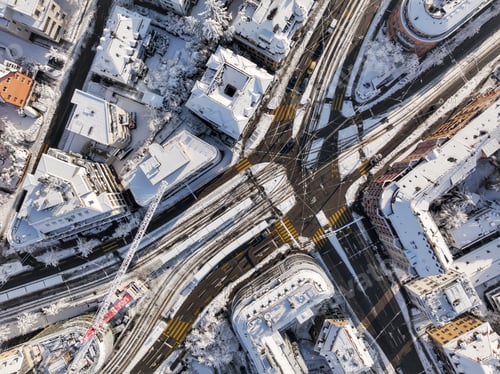 Preview: Aerial view of Schaffhauserplatz in the city of Zurich after heavy snowfall in early December 2023