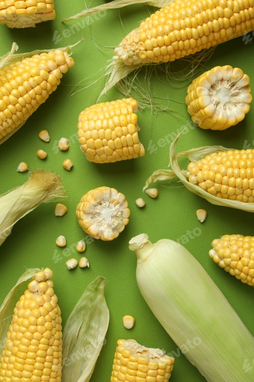 Preview: Fresh raw corn on green background, top view