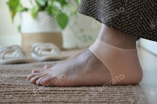 Preview: Foot wearing a foot support item on a woven mat