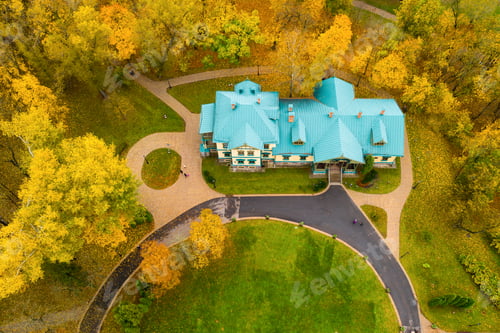 Preview: View from the height of the autumn loshitsky Park in Minsk and the manor Museum .Winding paths in
