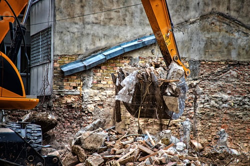 Preview: breaks old house.