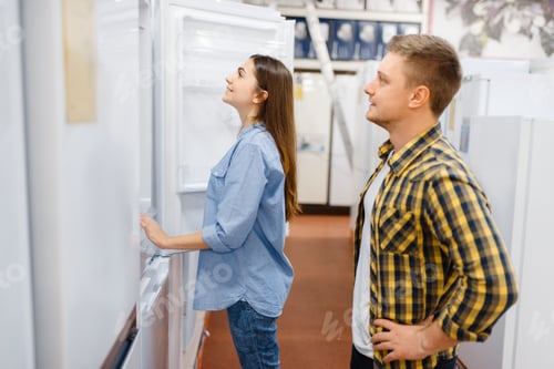 Preview: Couple choosing refrigerator in electronics store