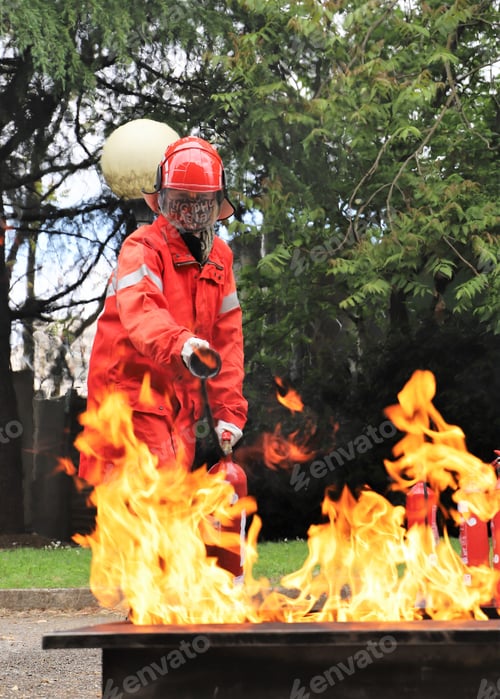 Preview: corporate safety - exercise during a firefighting course