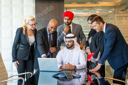 Preview: Business team in Dubai
