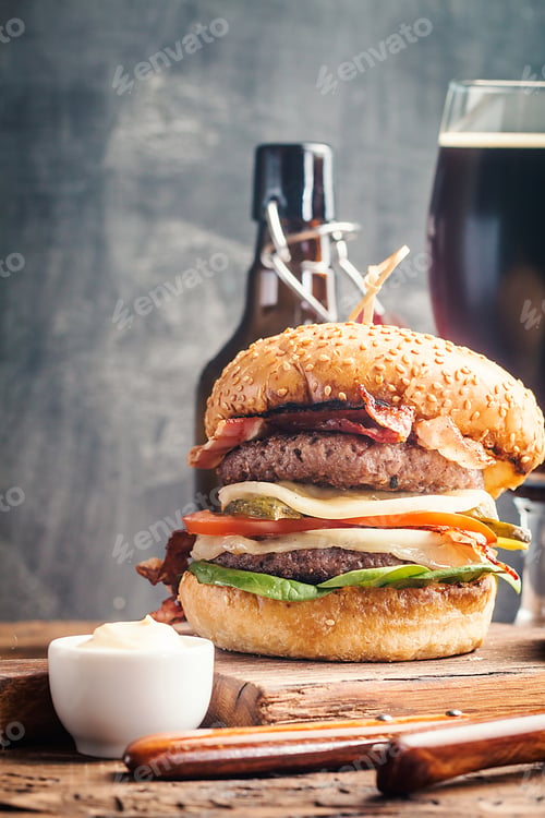 Preview: Hamburger and dark beer in vintage style