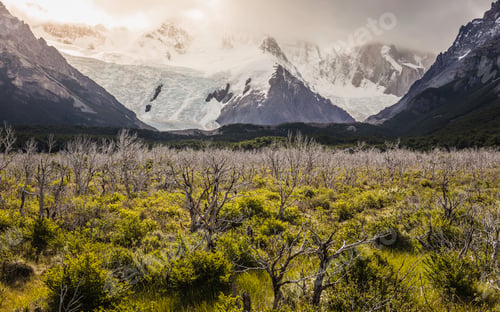 Preview: Valley landscape with low cloud over snow capped mountains in Los Glaciares National Park, Patagonia