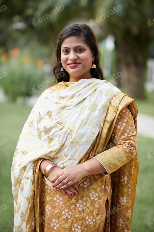 Preview: Cheerful Indian Woman in Sari Dress