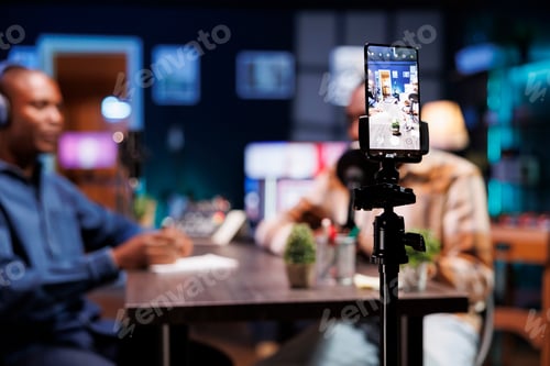 Preview: Phone recording bloggers in home studio