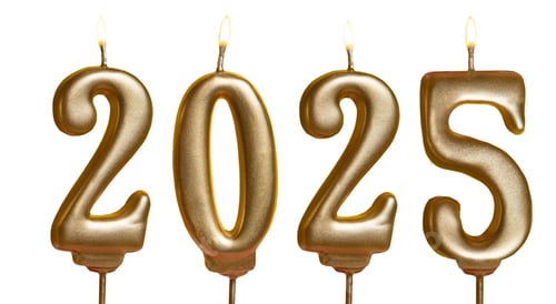 Visualização: Candles on a white background. Happy new year 2025. Christmas card banner