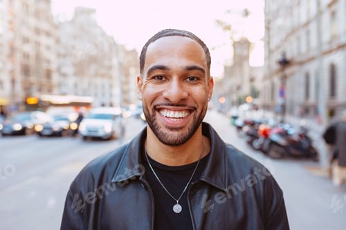 Preview: Young tourist smiling in a city center street