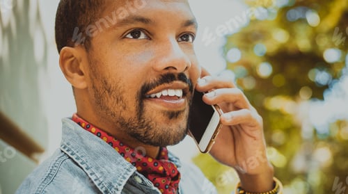 Preview: Confident african american man discover the city