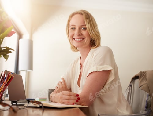 Preview: Confident mature woman sitting at working desk