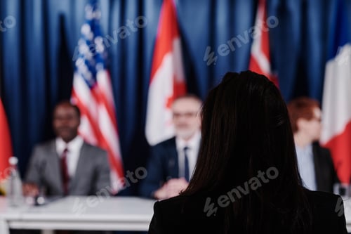 Preview: Journalist sitting at press conference