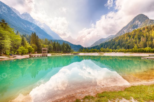Aperçu: Amazing landscape on Jasna lake with beautiful reflections of the mountains.
