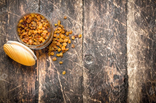 Preview: Raisins in a bowl.