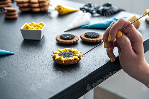 Preview: Woman confectioner making gingerbread, sunflower gingerbread design.