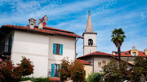 Preview: Beautiful architecture in Isola Superiore showcasing vibrant colors and historical charm