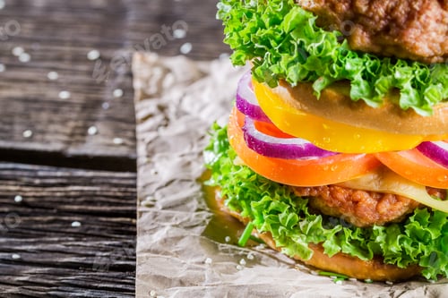 Preview: Homemade double-decker burger with vegetables