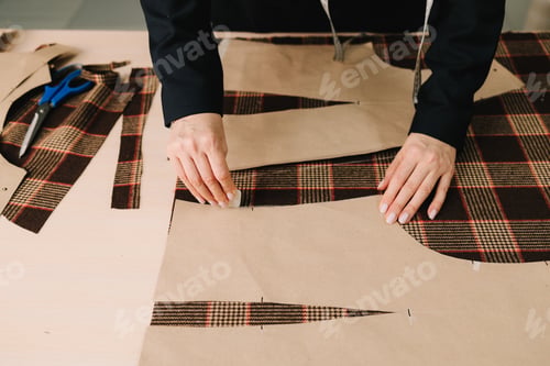 Preview: Designer outlines sewing patterns on fabric with chalk for precise garments and apparel.