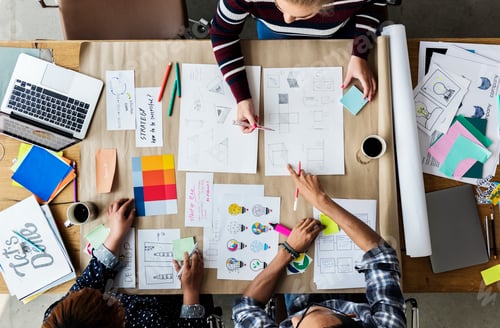 Preview: Colleagues working together at a desk