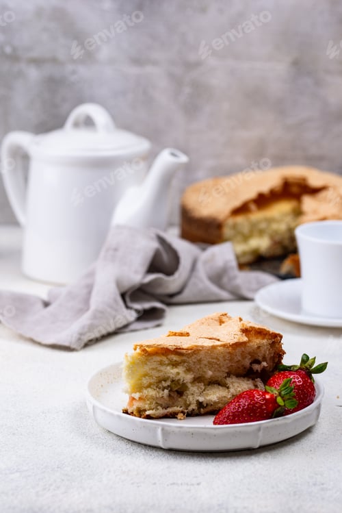 Preview: Homemade sweet cake with strawberry
