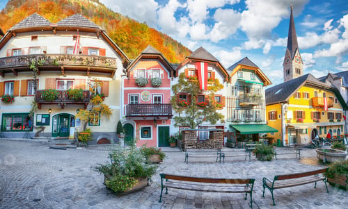Preview: Amazing view on central square of famous Hallstatt mountain village.