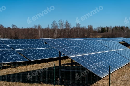 Preview: Solar panels in a vast field under clear blue skies during daylight hours