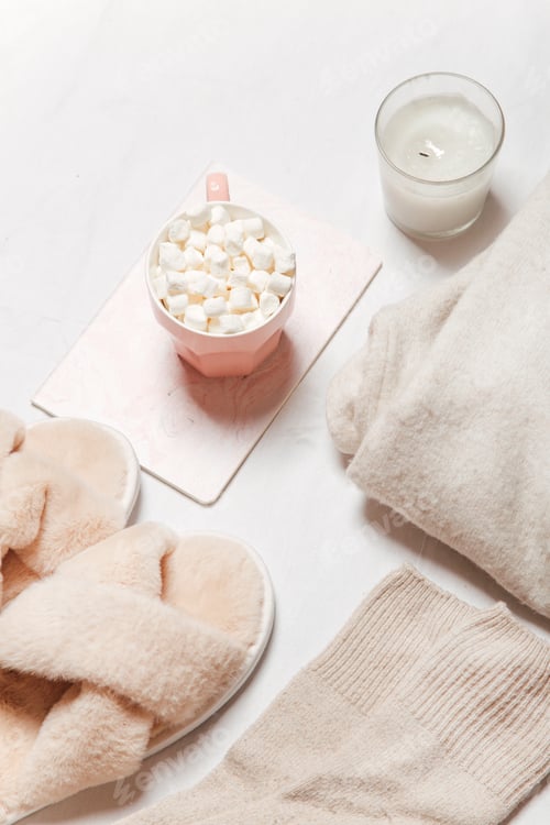 Preview: Cozy Marshmallow Treat with Fuzzy Slippers