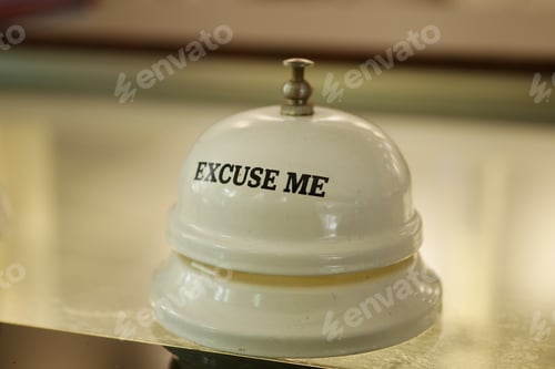 Preview: Hand ringing in service bell