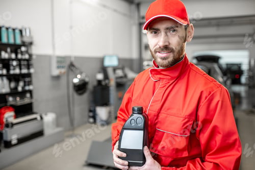 Preview: Auto mechanic with car oil