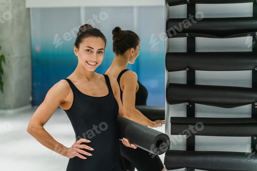 Preview: Beautiful sportive woman training in a gym