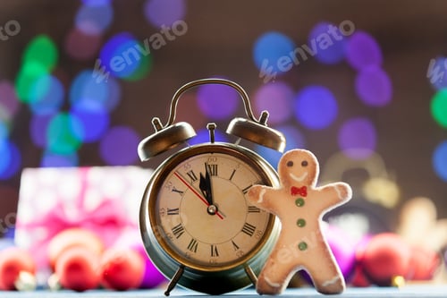 Preview: clock and cookie with Christmas lights