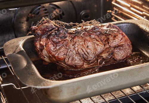 Preview: Beef with rosemary and butter is ready after baking in the oven