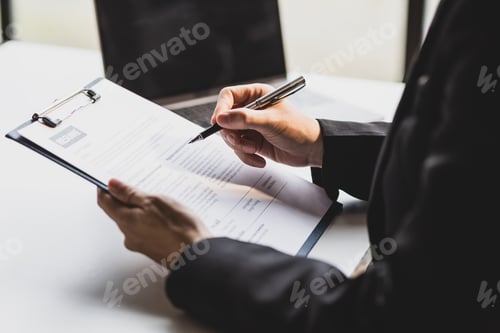 Preview: Job interview, The job applicant submits the application documents.