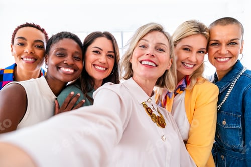 Preview: Group of businesswomen meeting in the office