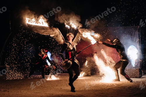 Preview: fiery pieces of a fire show
