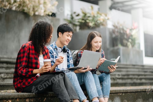 Preview: Young college students and a female student group work at the campus park
