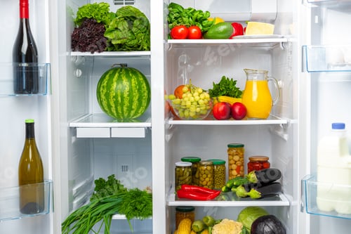 Preview: Fridge shelf full of fresh vegetables close up