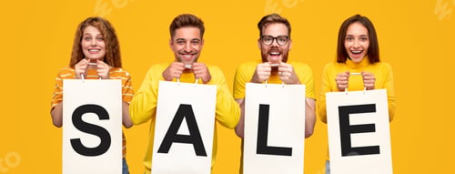 Preview: Happy shoppers with bags promoting Sale