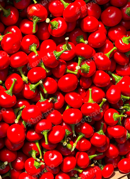 Preview: Red hot peppers on a wooden kitchen table.