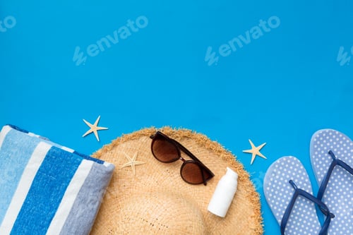 Preview: Summer vacation concept flat lay. straw hat beach accessories