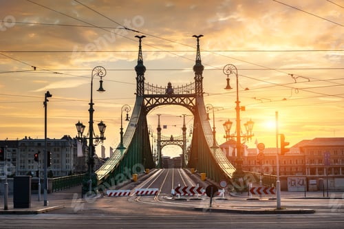 Preview: Liberty bridge at sunrise