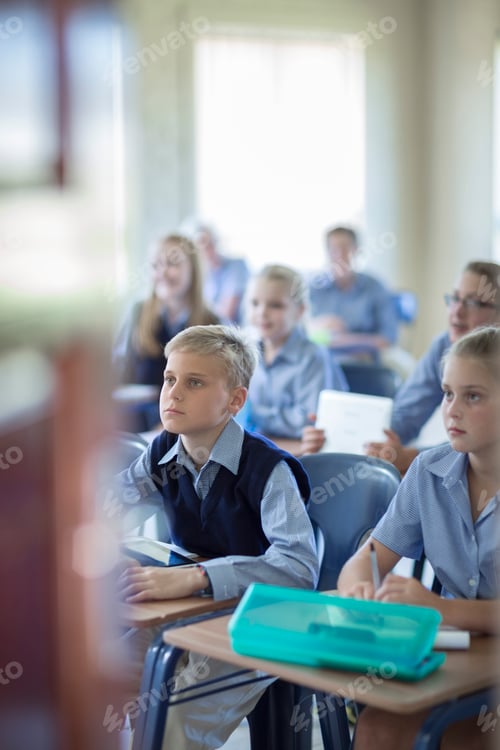 Preview: Attentive pupils in classroom